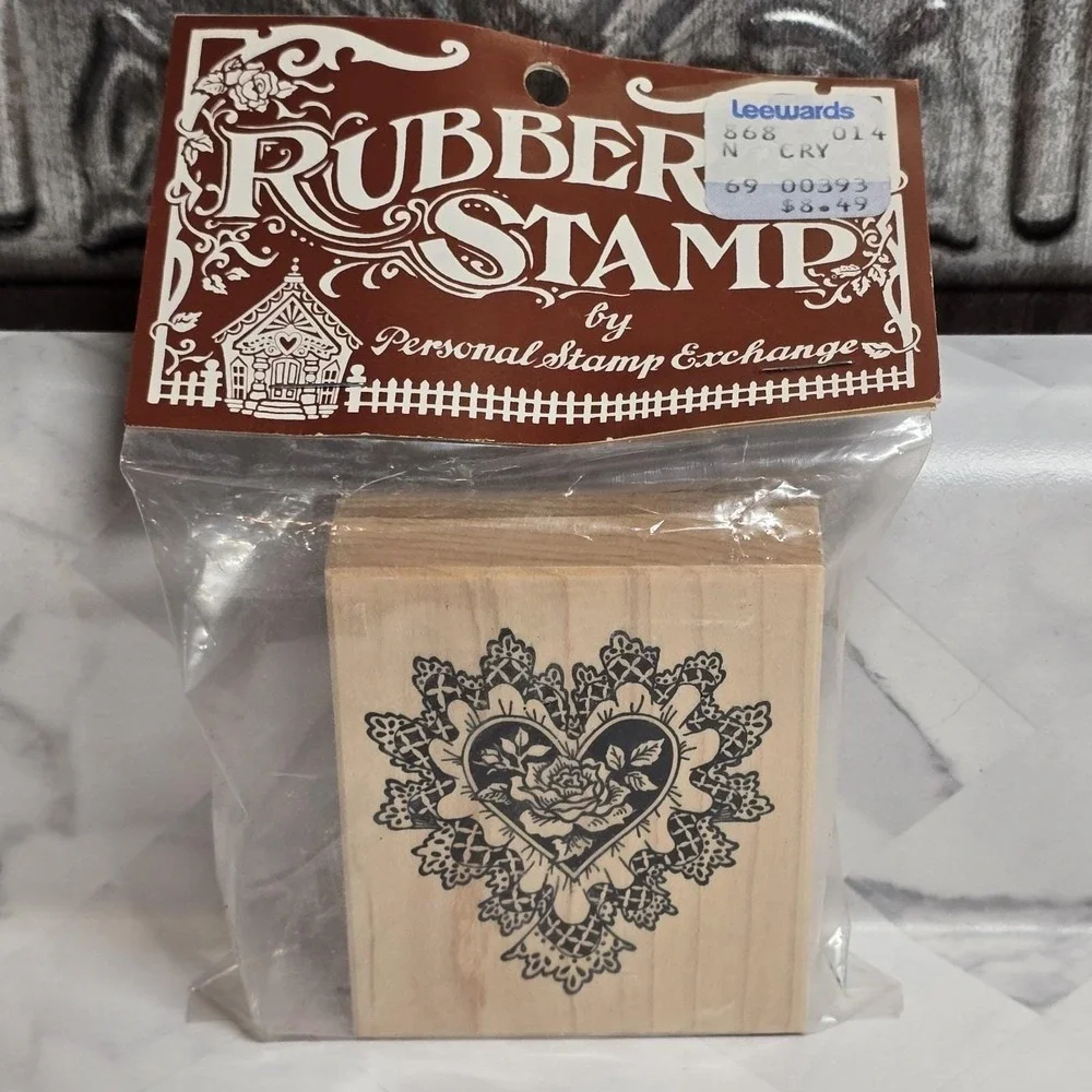 PSX Rubber Stamp‎ G-1226 LACE DOILY HEART ROSES BUDS LEAVES GARDEN FLOWERS NEW